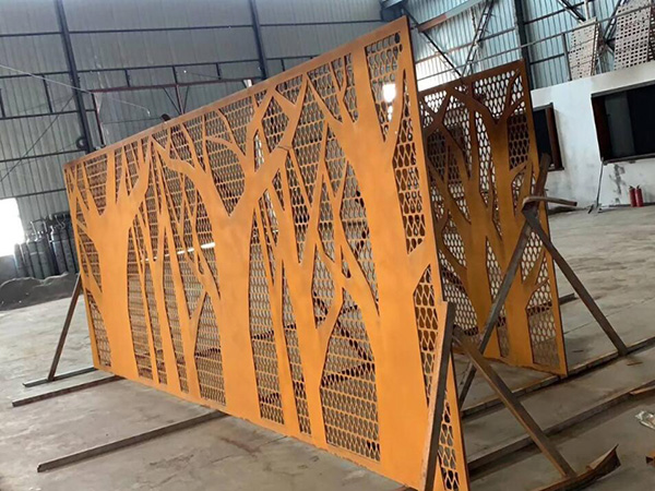 耐候鋼板在景觀建筑的應(yīng)用有哪些優(yōu)勢? 耐候鋼板在景觀建筑的應(yīng)用有哪些優(yōu)勢?